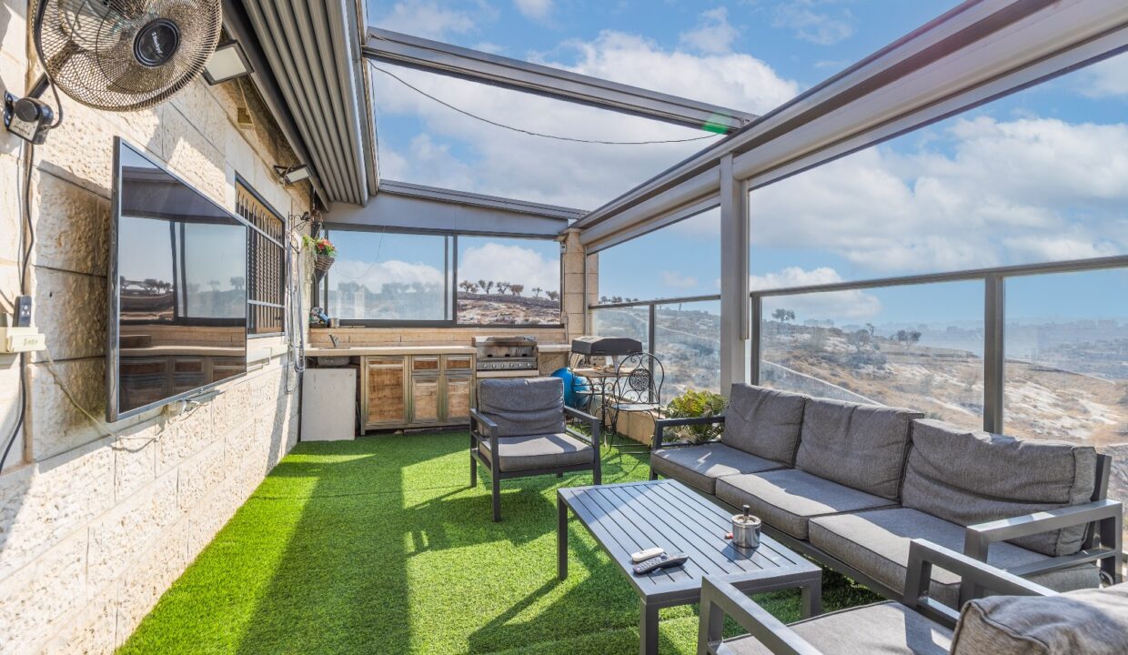 WhatsApp Image 2025-11-12 at 16.51.11 (1)