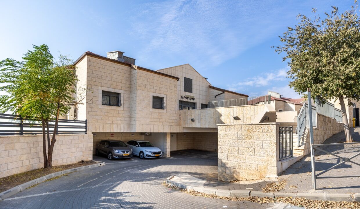 WhatsApp Image 2025-11-12 at 16.51.15 (1)