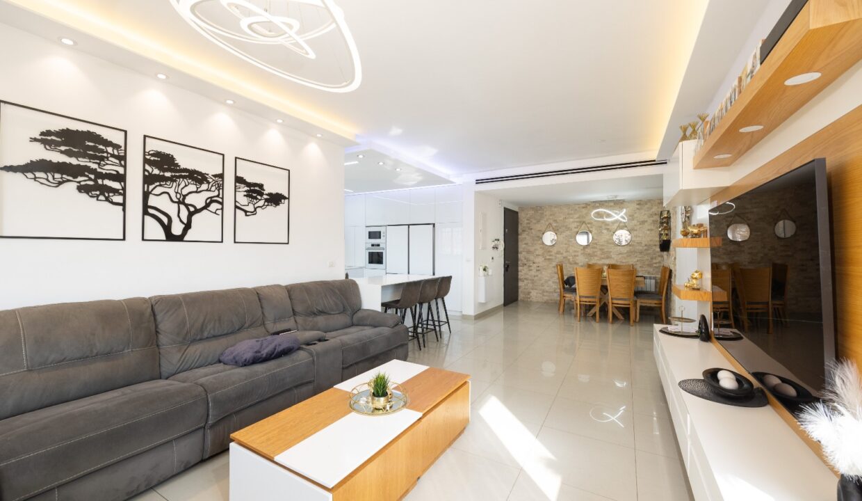 WhatsApp Image 2025-11-12 at 16.51.15 (4)