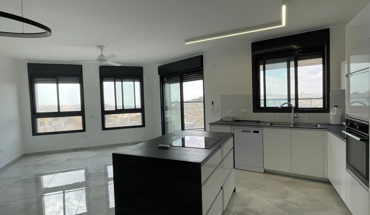 WhatsApp Image 2025-10-27 at 15.02.01