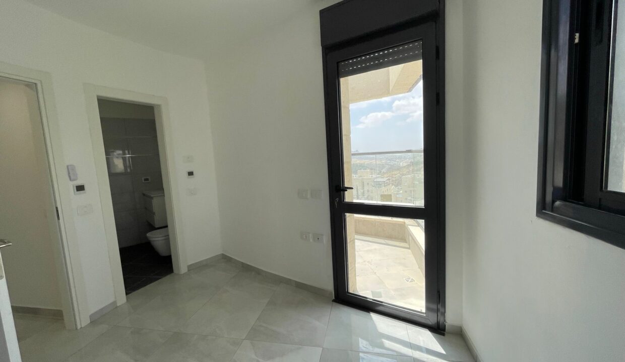 WhatsApp Image 2025-10-27 at 15.02.03 (1)